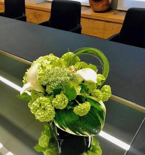 哪些鲜花适合放置在办公室环境？