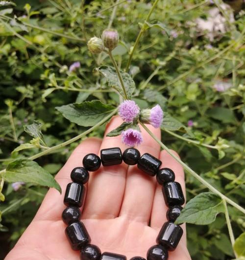 老婆婆串的花手串寓意什么？花手串背后的文化含义是什么？
