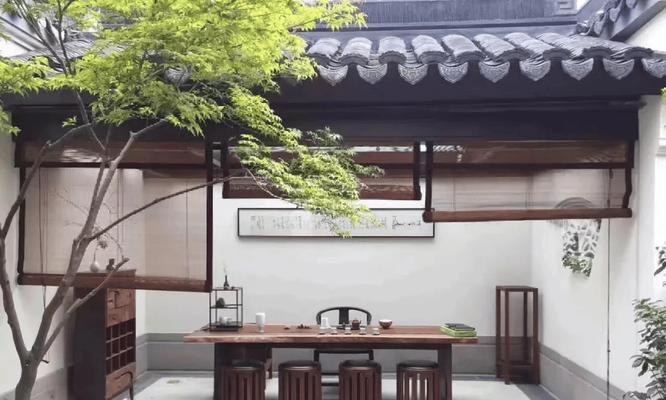 花间小院的寓意象征是什么？如何理解其文化内涵？