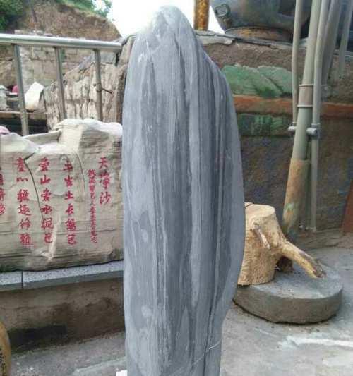 李威盆景大师的技艺和风格如何？