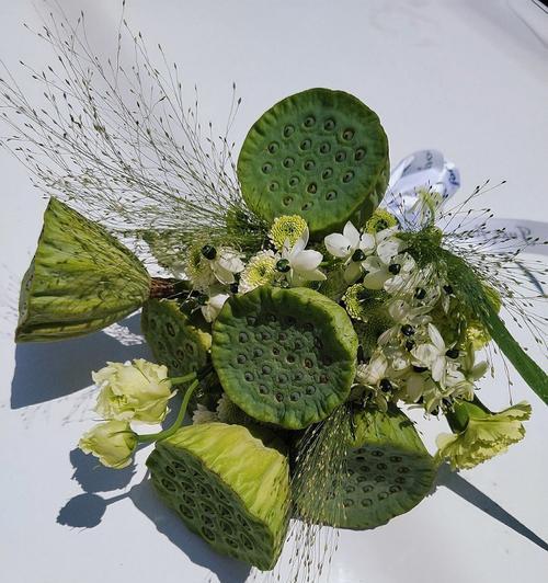 橄榄绿色手捧花的寓意是什么？橄榄绿花束表达的情感？