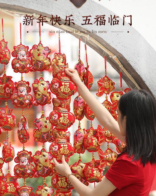 乔迁时摆放红色的花有什么寓意？红色花在搬家习俗中的意义是什么？