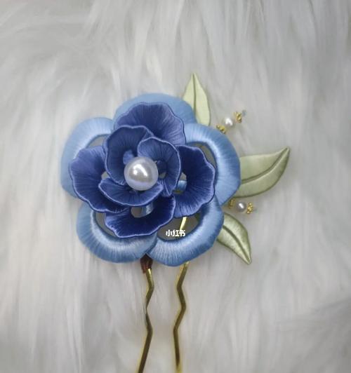 蓝色缠花加珍珠的寓意是什么？这种组合花束有何特殊含义？