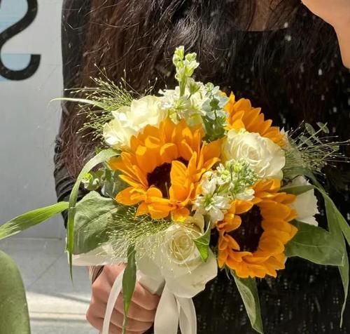 手捧花传承的寓意是什么？如何选择具有特殊意义的手捧花？