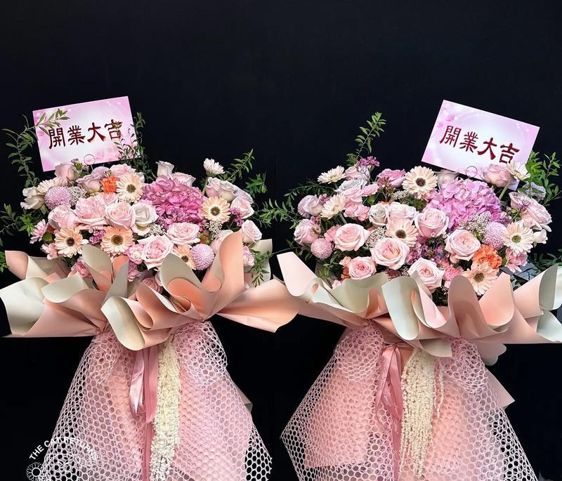 绣球花和粉色玫瑰花组合的寓意是什么？