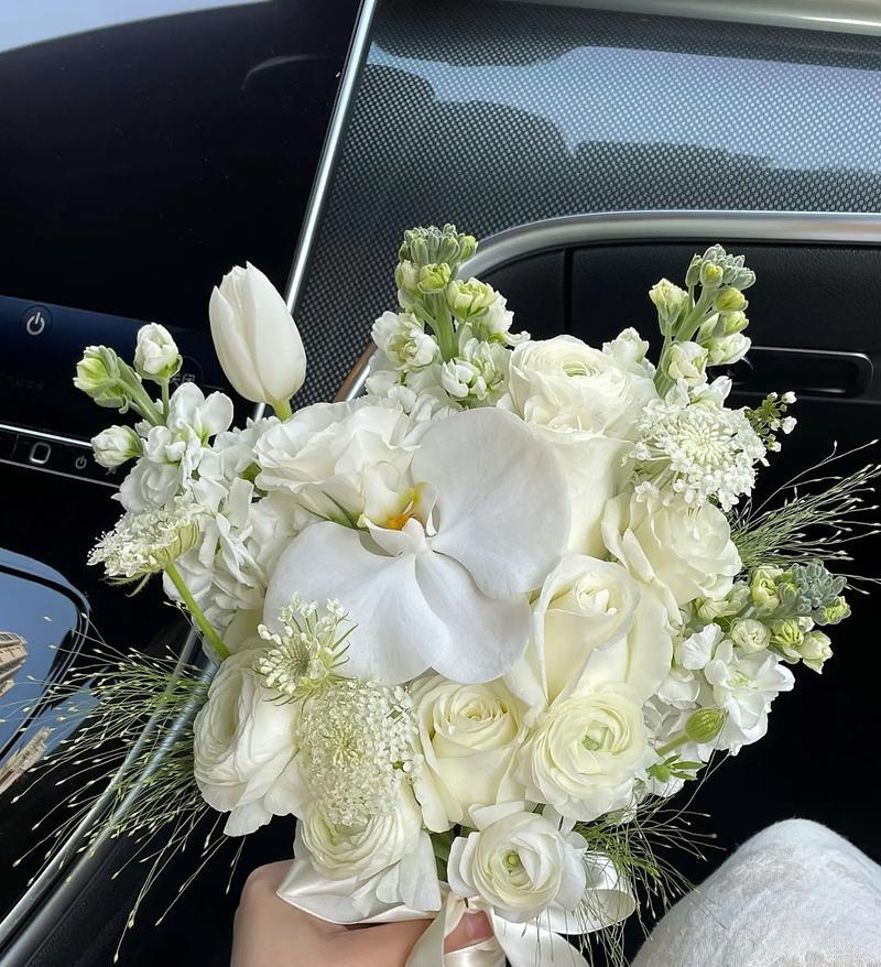 订婚时手捧花的寓意是什么？