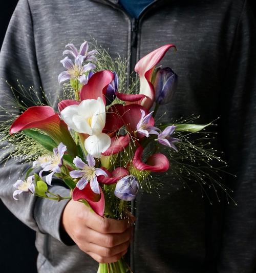 订婚时手捧花的寓意是什么？