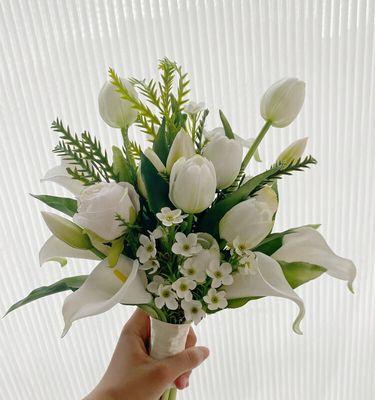 手捧花玫瑰如何搭配？搭配方法和寓意是什么？