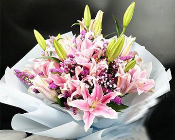 生日送粉色百合花代表什么？