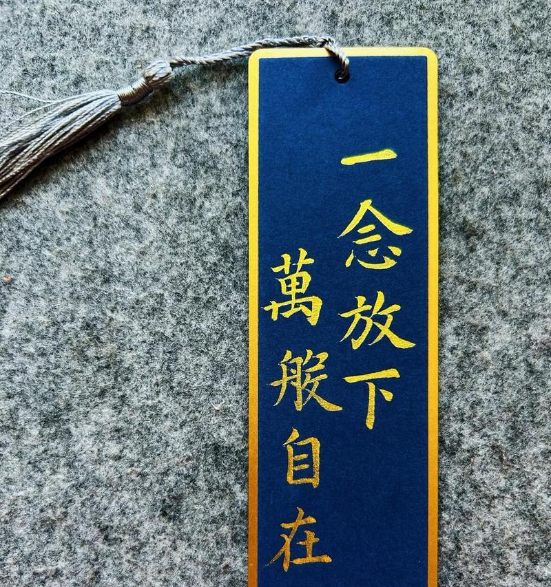 以白色玫瑰花为主题的花语——放下（用花语表达内心的平和与释放）